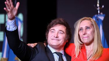 ESTRATEGA. Javier Milei y su hermana Karina, armadoraelectoral en varios distritos.