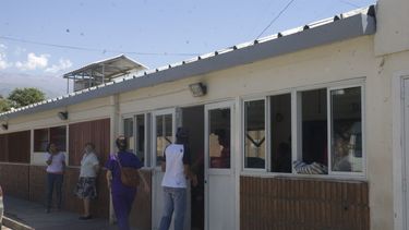 Lo internaron tras ser patoteado y apuñalado en la calle