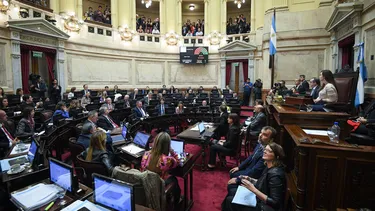 los senadores pasaran a cobrar 12 millones de pesos por mes