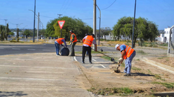 Internos del Servicio Penitenciario realizaron tareas de limpieza en el camino hacia la Gruta de la Virgen del Valle. Internos del Servicio Penitenciario realizaron tareas de limpieza en el camino hacia la Gruta de la Virgen del Valle.