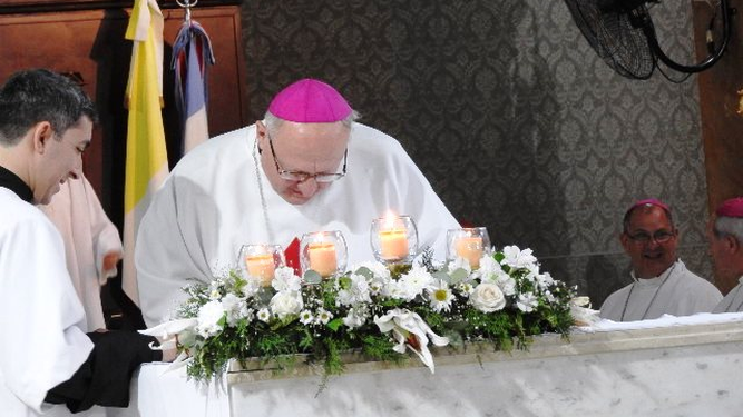 Mons. Urbanč en la gran fiesta de la flamante Sede Primada de Argentina