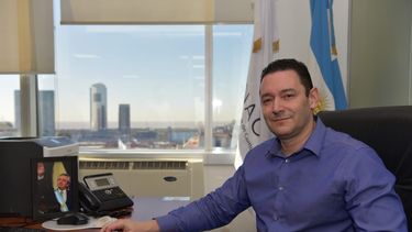 Solo el 50% de la población local accede a internet hogareña