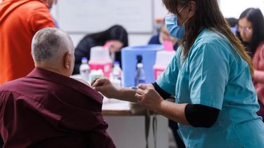 la capital llevo adelante una jornada de vacunacion para adultos mayores