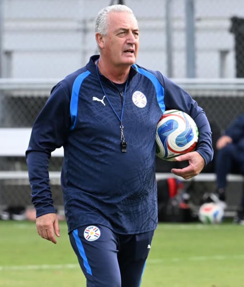 ilusionados. gustavo alfaro conduce el sueño de paraguay.