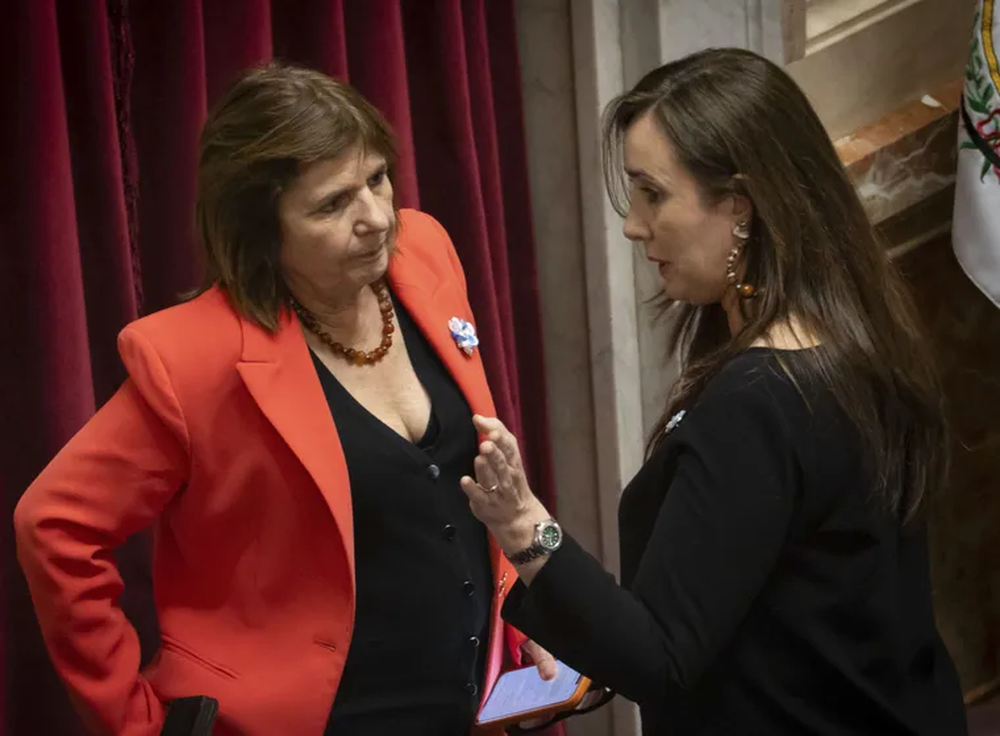 Descontrol. Villarruel, al cruce por los pliegos a último momento.&nbsp;