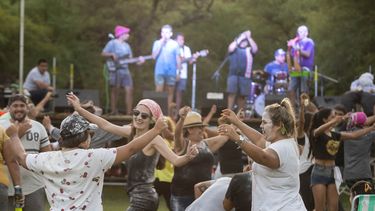 Carnaval. Comenzó a vivirse con música, danza, harina y alegría.