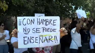 Docentes autoconvocados se manifiestan frente a Casa de Gobierno