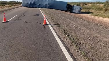 una persona murio en un choque entre un camion y un automovil