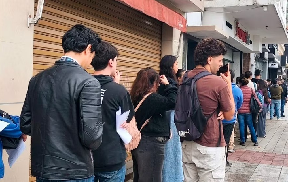 Casi el 37% de los jóvenes vive por debajo de la línea de la pobreza y no logra acceder al primer trabajo formal