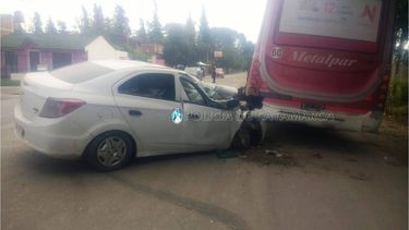 Un auto chocó de atrás a un colectivo en Valle Viejo