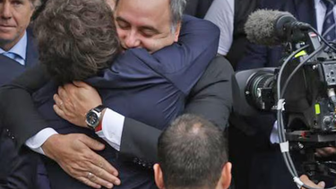 la situacion economica afecta mas a la imagen de milei que el caso adorni, segun los encuestadores