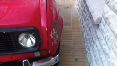 El Renault 4, ploteado y preparado para la ocasión, visitó rapidamente un chapista.&nbsp;
