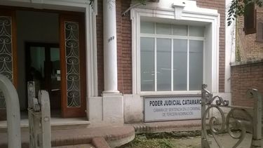 Le robaron dinero a una funcionaria en su oficina