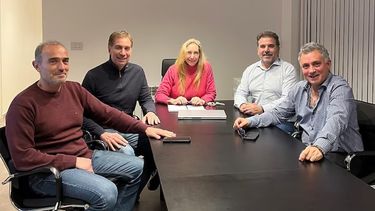 Los libertarios cerraron lista  y el PJ seguía negociando