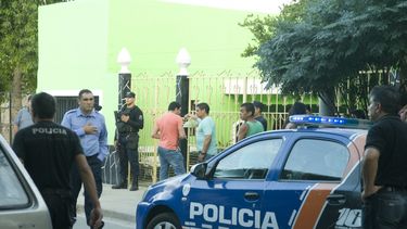 Asesinan a puntazos a mujer y buscan a su ex pareja