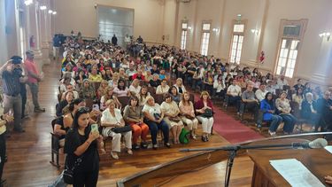 adultos mayores recibieron sus diplomas en economia plateada