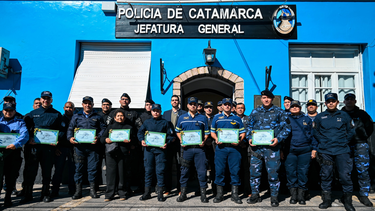 distinguieron a nueve policias por salvar la vida de bebes y una mujer en distintos hechos