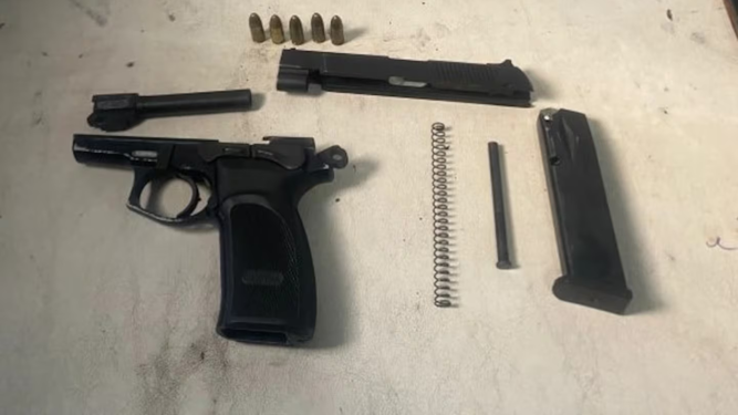 Detuvieron a una chica de 19 años armada