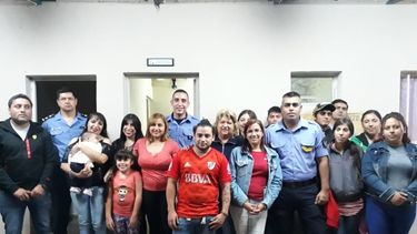 Premiaron a los policías que salvaron a un nene y dos personas de un incendio