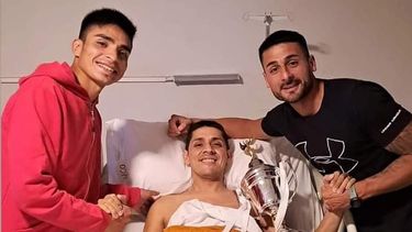 le llevaron la copa de campeon al puma artero