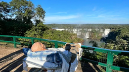 Un grupo de médicos cumplió el último deseo a un paciente con cáncer que quería conocer las Cataratas del Iguazú