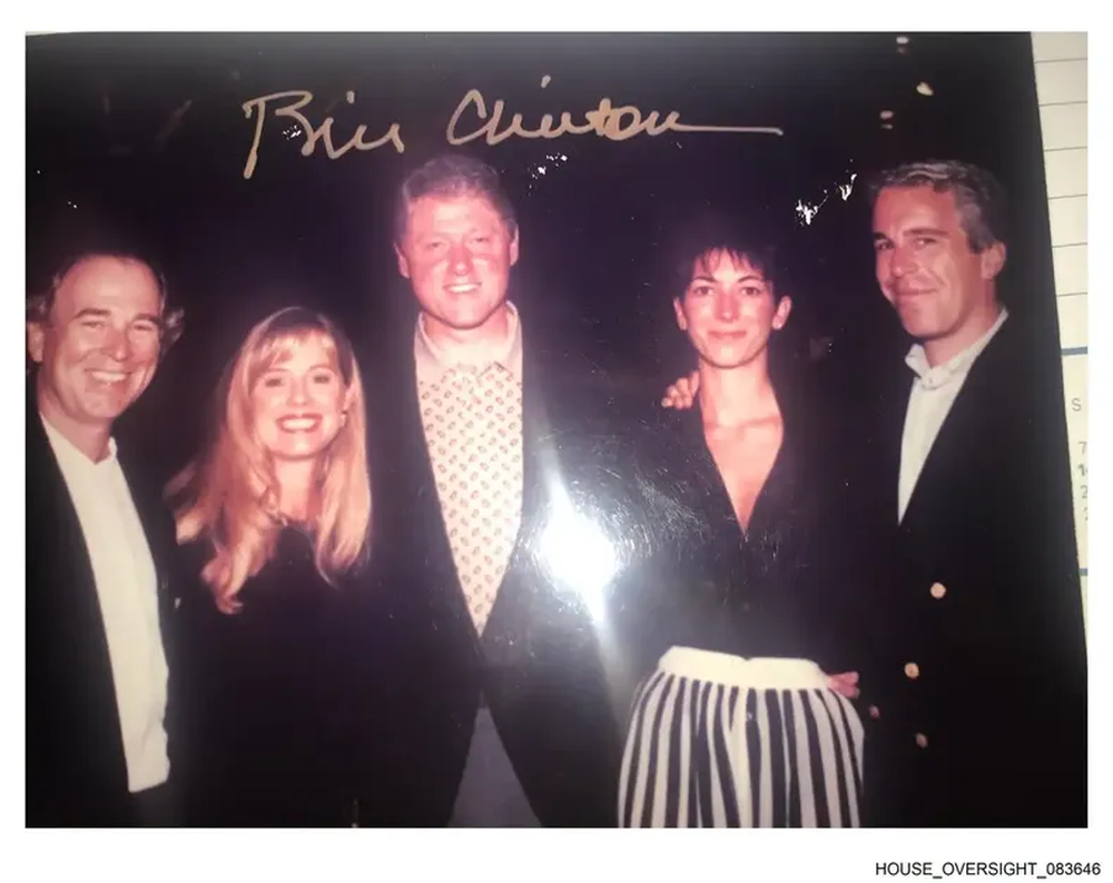 Clinton realiz&oacute; al menos cuatro viajes en el avi&oacute;n privado de Epstein.