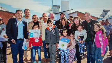 Raúl Jalil entrego viviendas en Tinogasta