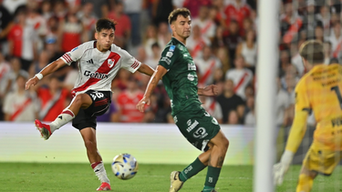 river vencio a sarmiento en el primer partido de coudet como dt en el monumental