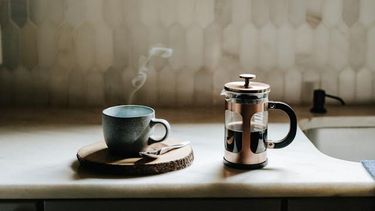 Cafetera francesa: proporción de café y agua para una preparación perfecta