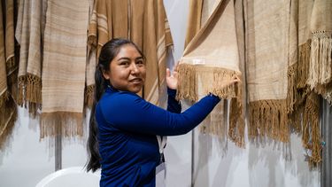 El Poncho con el hilo más fino del mundo está en Catamarca