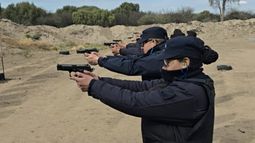 Nuevos efectivos policiales recibieron sus armas reglamentarias