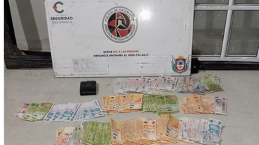 tras un allanamiento, policias secuestraron drogas y mas de un millon y medio de pesos
