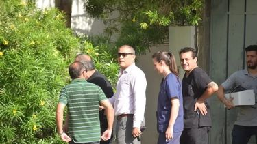 Investigadores en una de las inspecciones que se realizaron en la vivienda de Rojas.