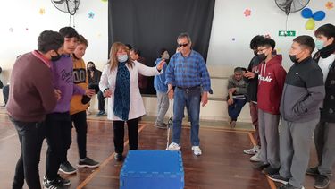 alumnos de la epet n°7 desarrollaron un prototipo de baston inteligente para ciegos