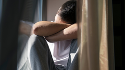 Aumentos de suicidios, violencia escolar y retroceso de políticas públicas: la salud mental de los adolescentes en peligro Aumentos de suicidios, violencia escolar y retroceso de políticas públicas: la salud mental de los adolescentes en peligro