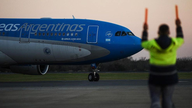 aerolineas argentinas denuncio al gremio de controladores aereos por impedir nueve vuelos