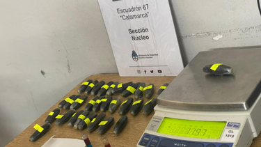 una mula se descompenso en la ruta 38 tras la rotura de capsulas de cocaina que habia tragado