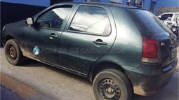 Arrestan a dos personas y recuperan un auto que era buscado