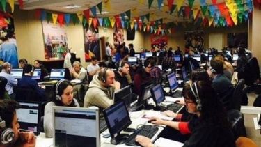 polemica por una campana para reemplazar a docentes durante el paro