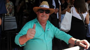 un diputado mendocino asumio su banca y sesiono desde una playa en el caribe