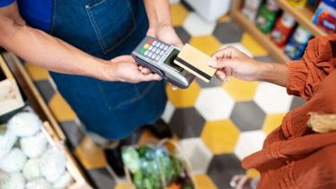 &nbsp;Tarjeteando. Desde el año pasado se haincrementado de un modo notable el endeudamiento para comprar alimentos.