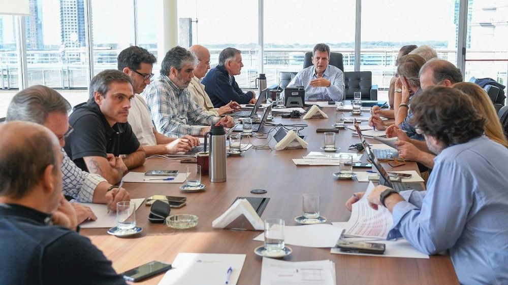Sergio Massa junto a su equipo de trabajo.&nbsp;