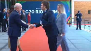 el protocolar saludo entre javier milei y lula da silva en el g20 en rio de janeiro