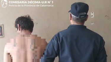 detuvieron a un hombre por intentar agredir a un policia con un arma blanca