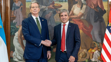 caputo llego a ee.uu. para reunirse con scott bessent y definir los terminos del rescate financiero