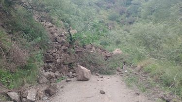 por derrumbe, permanece cortada la ruta provincial 47 en la cuesta de minas capillitas