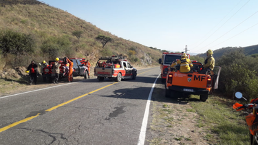 Continúan las tareas para combatir los incendios en las sierras de Ambato