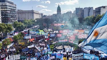 Sin salida. Entrampada en el laberinto judicial, la universidad pública sale por cuarta vez a la calle.