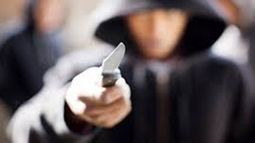 Entró a una casa y asaltó a una adolescente