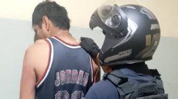 Efectivos de la policía aprehendieron a un hombre sospechado de agresión